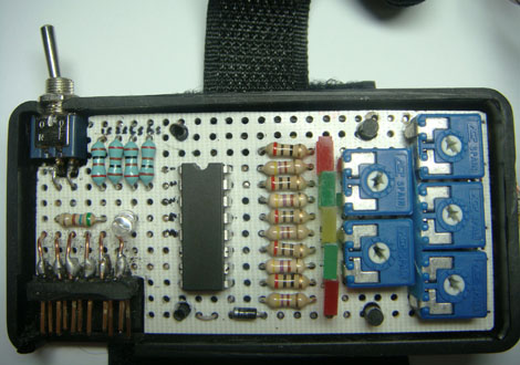 Detail of the circuit soldered to a perfboard